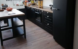 parquet en bois dans la cuisine